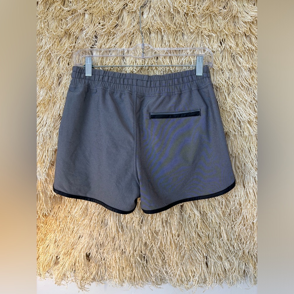 Lululemon💎EUC VINTAGE🦄Varsity Shorts 2014🦄Black (grey denim effect)🦄Size 6 - Picture 11 of 16
